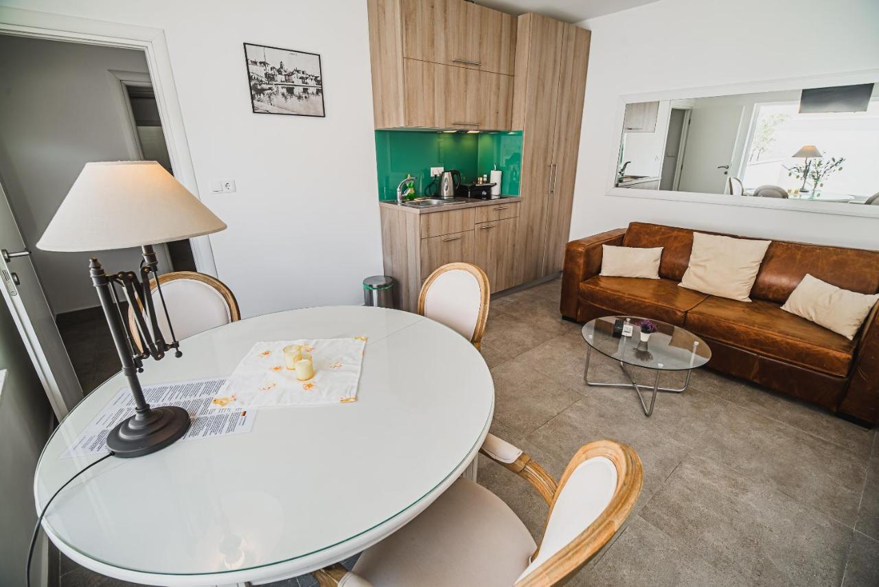 Downtown Luxury Apartments With Hot Tub 沃迪切 外观 照片